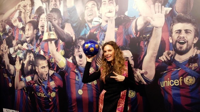 Anna Lesko a stat intre Puyol si iubitul Shakirei, Gerard Pique! "Sunt pe stadionul Camp Nou, visul oricarui baiat"