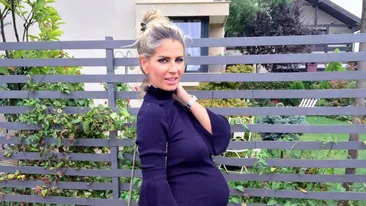 ANDREEA BĂNICĂ s-a dezbrăcat şi s-a filmat în toată splendoarea! Vedeta a arătat mişcările bebeluşului pe care îl poartă în pântece