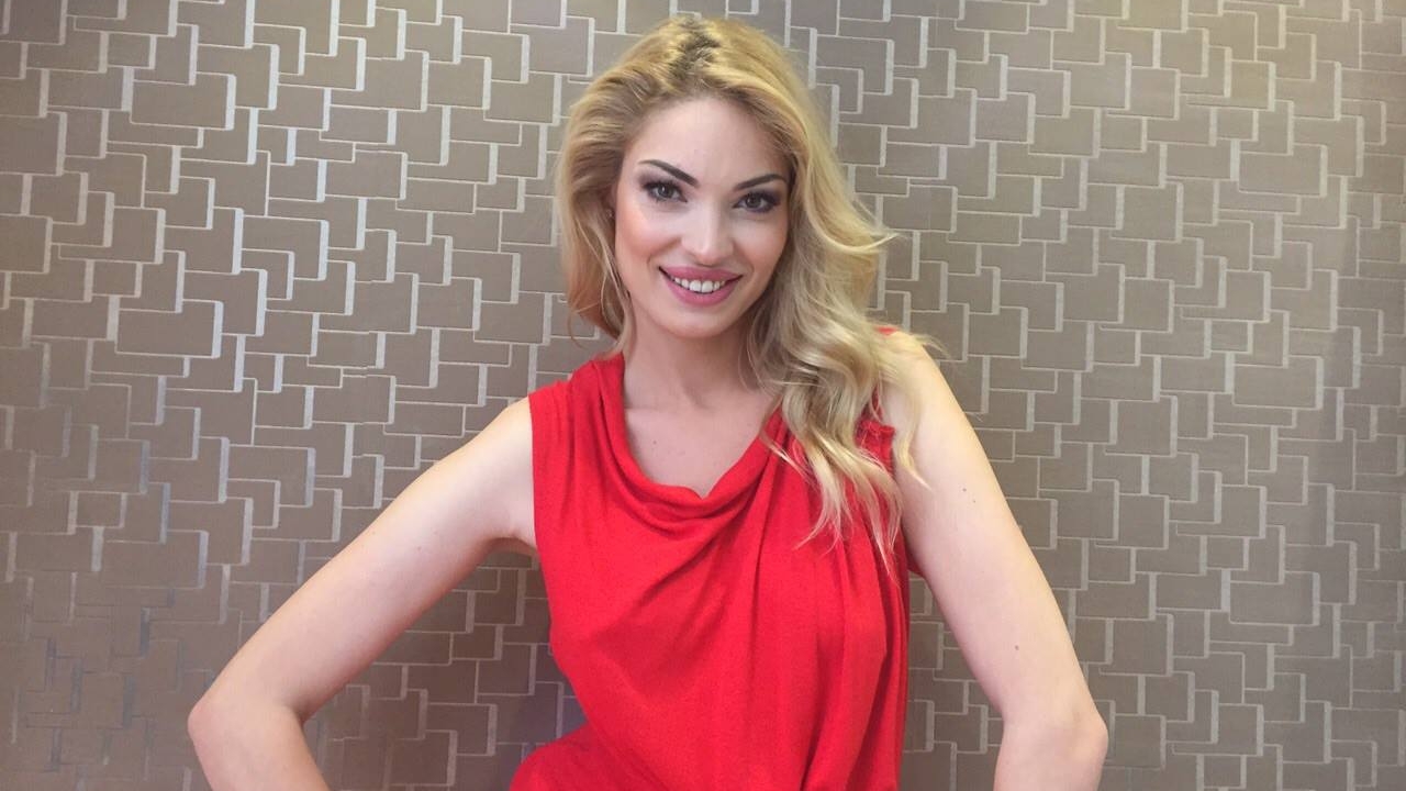 Valentina Pelinel a gasit bijuteria care sa-i aduca noroc! Uite ce talismane prefera vedeta!