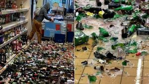 Scene șocante într-un supermarket. O femeie a spart 500 de sticle de alcool