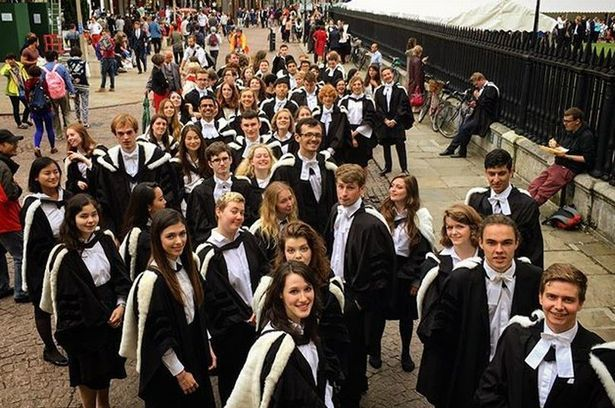Vindea ziare pe străzi, iar după câteva luni a ajuns să fie admis la prestigioasa universitate Cambridge. Cine l-a încurajat pe acest om al străzii să îşi încerce norocul