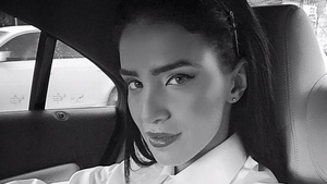 ADELINA PESTRIŢU şi-a transformat maşina în taxi!