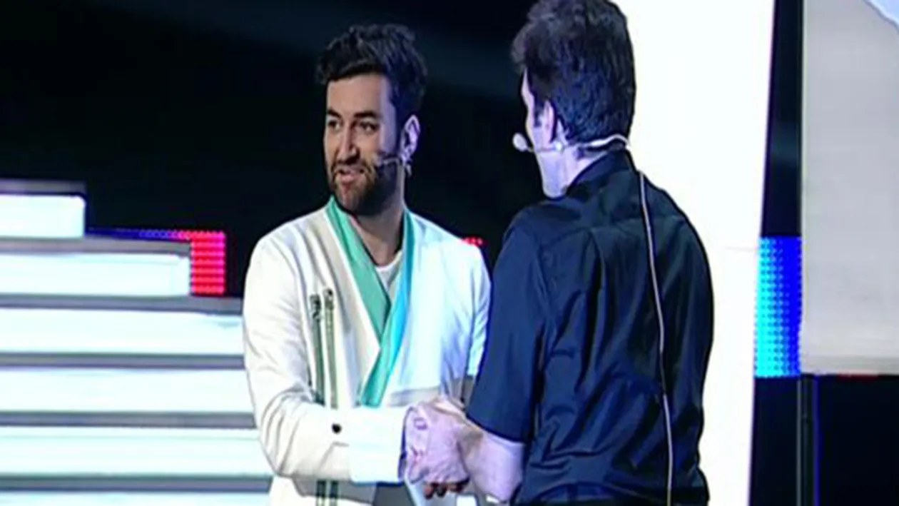 A ridicat toata Romania in picioare! Ce a putut sa-i faca un profesor lui Smiley la 'Romanii au Talent'! Nu scoate limba!