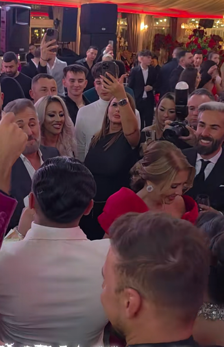 Cum arată mama lui Armin Nicoară? A furat toate privirile la nuntă și a făcut show pe ringul de dans
