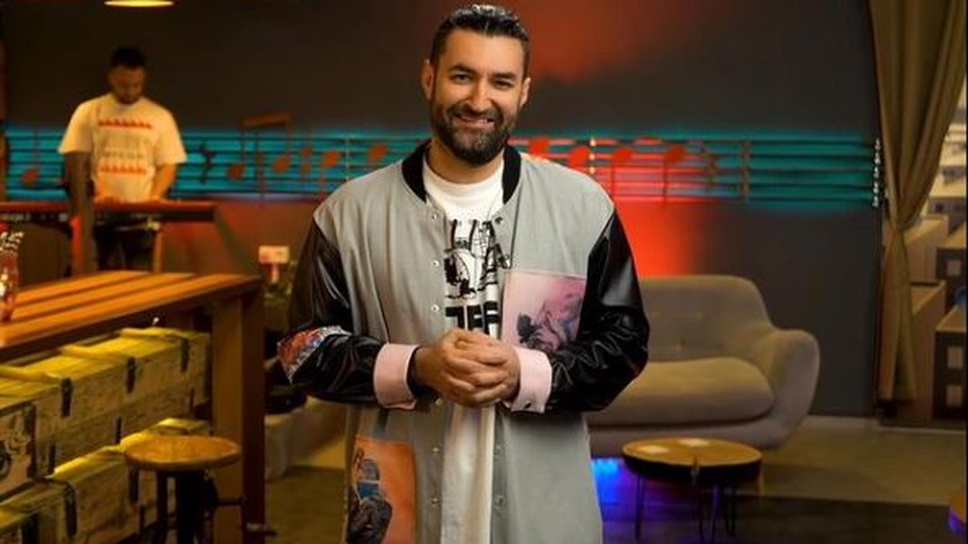Dezvăluiri chiar la emisiunea lui Smiley: ”A pus inelul sub brăduț și a fugit la baie! Era tot roșu, mai să plângă!”