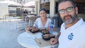 Câți bani a plătit acest cuplu de români, pentru un prânz, într-o autoservire din Thassos