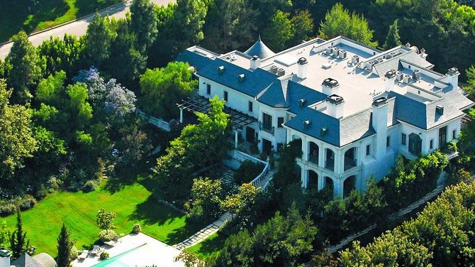 Cine vrea casa unde a murit Michael?