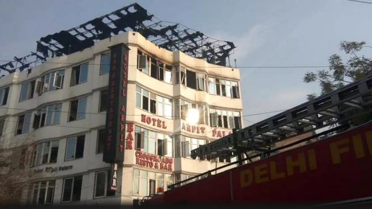 Incendiu devastator într-un hotel din New Delhi. Cel puțin 17 oameni au murit arși de vii
