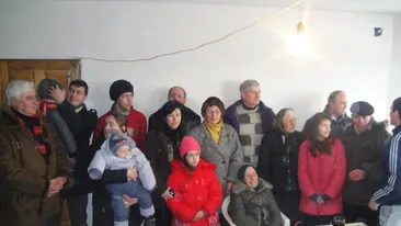 O femeie din Arges si-a sărbătorit cei 102 ani înconjurată de cinci generaţii de urmaşi! Afla care e secretul longevitatii ei!