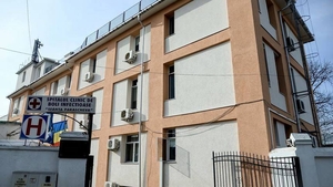 Anchetă la Spitalul de Boli Infecţioase din Iaşi, după ce angajaţii firmei de pază au fost acuzaţi că iau bani pentru pachetele aduse de rude pacienţilor