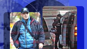 Unde și-a tras sufletul tatăl lui Bogdan Peșchir! CANCAN.RO are imaginile zilei: a intrat în librărie, a ”lovit” și la mall, apoi... SURPRIZĂ!