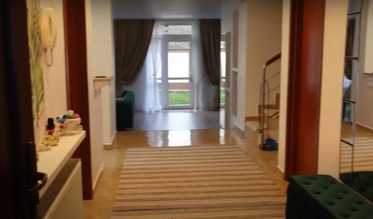Cum arată vila de lux în care locuiește Nea Mărin. Liviu Vârciu l-a dat de gol: „Ia uite ce bani are!”