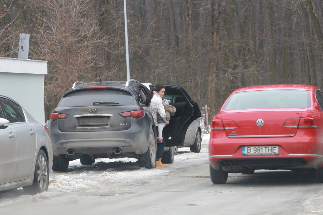 Anda Călin coboară din mașina lui Liviu Vârciu