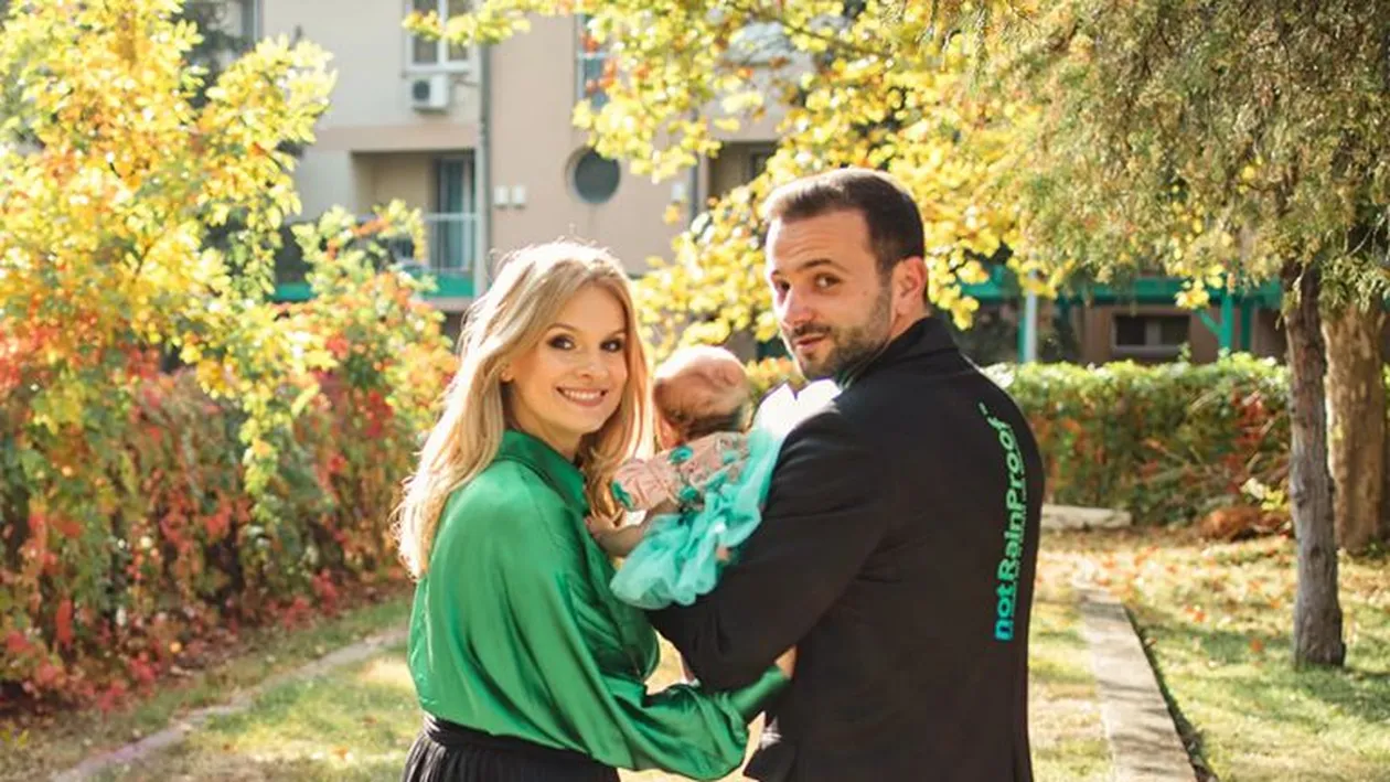 Mihai Morar, tablou de familie. Expresia feței micuței Roua, de neprețuit : ”Inevitabil, una din trei nu are chef de poze”