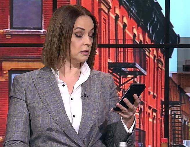 Andreea Marin s-a îngrăşat şi nu mai arată aşa cum o ştiai! A făcut guşă. FOTO