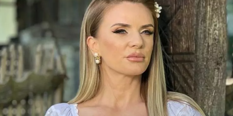 Cum arată vila artistei Marcela Fota. Are un dressing impresionant, cu multe costume autentice