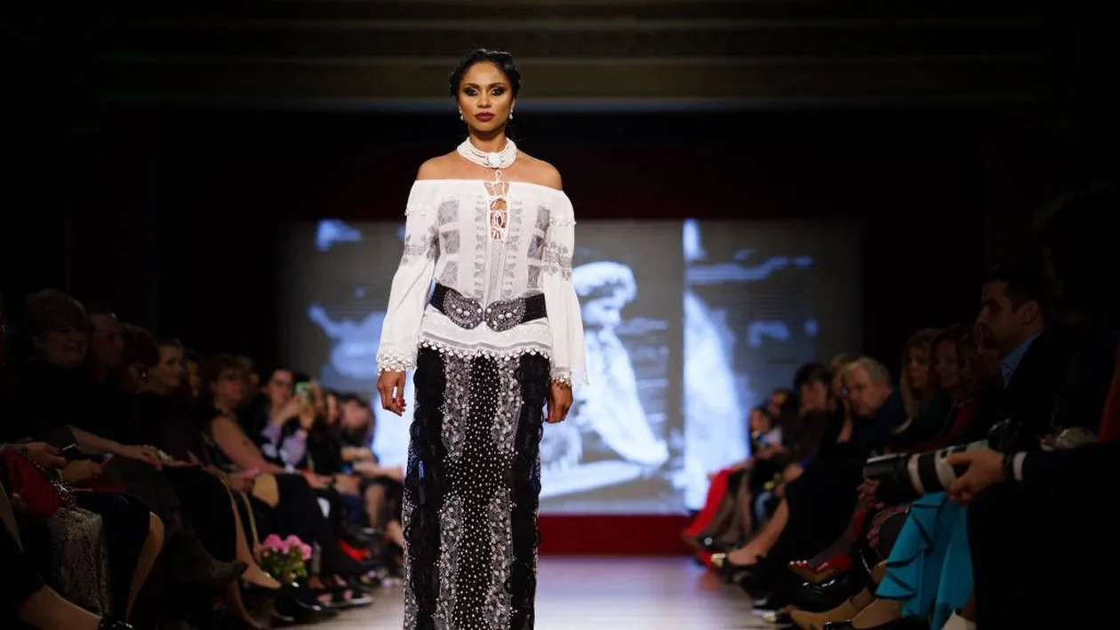 Laurette, ipostază de infarct! Mulatra s-a pozat complet goală