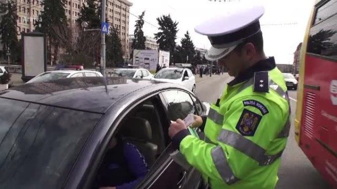 Un șofer din București a fost prins cu 212 km/h în Vrancea. Ce amendă a primit