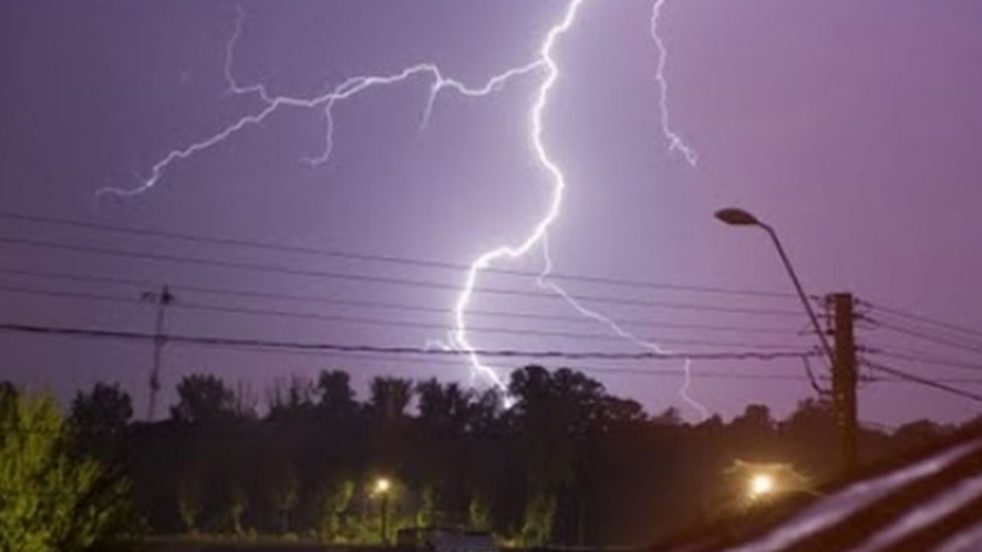 METEOROLOGII au facut ANUNTUL! Alerta meteo de VIJELII si FURTUNI se prelungeste
