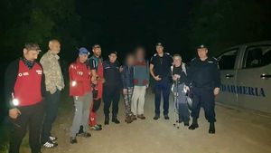 Doi turiști rătăciți au fost salvați cu ajutorul jandarmilor montani din Olănești și al salvamontiștilor