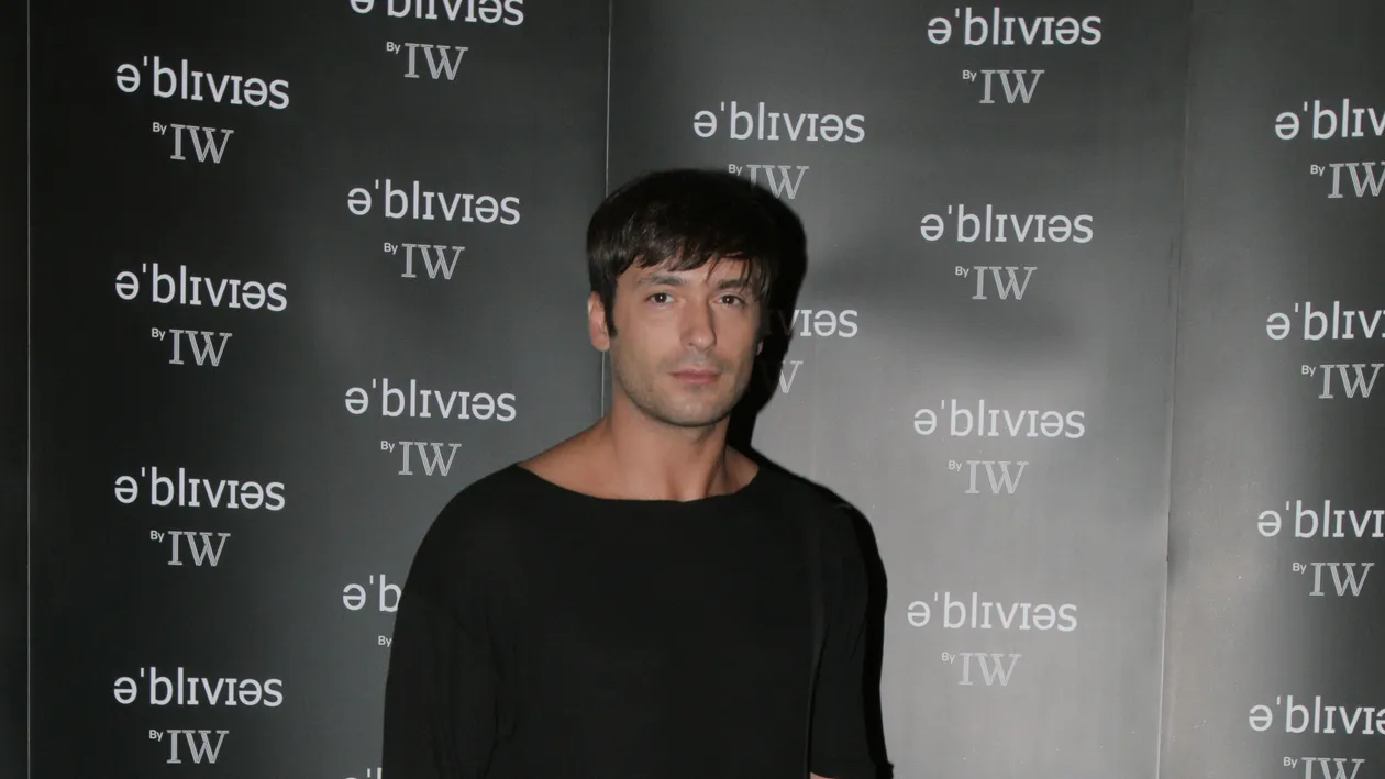 Radu Valcan, unde ai lasat-o pe Adela?! Actorul a aterizat ca munsca-n lapte la un eveniment monden de top...