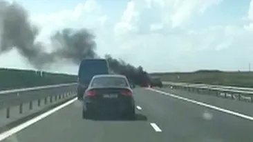 O maşină a luat foc pe Autostrada Soarelui!