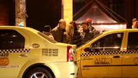 Logodnica afaceristului a asistat înmărmurită la întreaga scenă. Prietenul Elenei Udrea, sărut pe gură cu fata de pe trotuar!