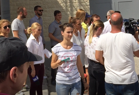 Laura Dincă a ajuns la poarta penitenciarului Rahova