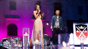La un pas de perfuzii dupa ce a prezentat desculta pe timp de ploaie. Nicolle Stanese a facut orice de dragul artei si a Sibiului