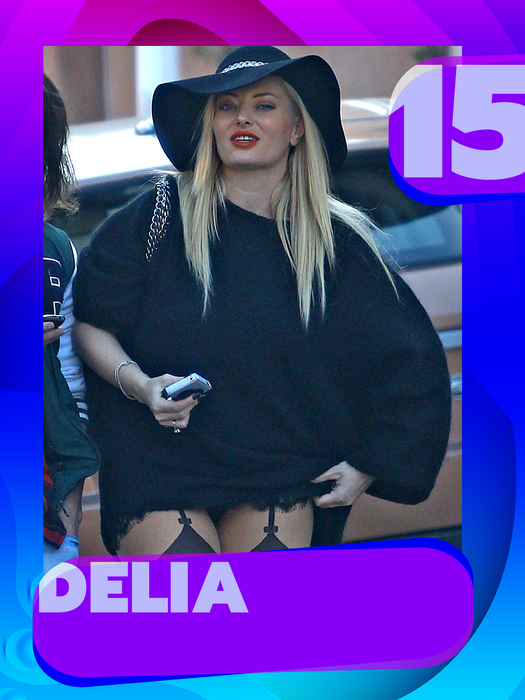 Ramona Olaru sau Delia, în TOP 25 sexy-vedete care… Iluzie optică, nu au nimic sub fustițe?!