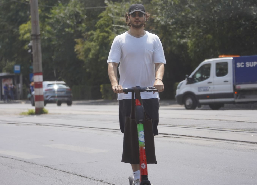 Toto Dumitrescu a trecut de la Fiat-ul second-hand la trotineta electrică (Foto: CANCAN.RO)