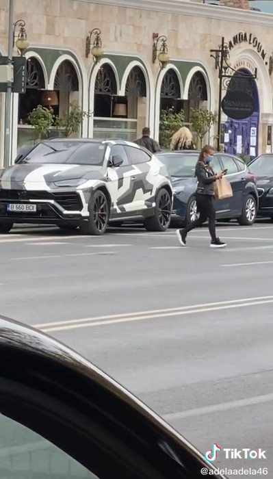 Alex Bodi și-a parcat pe trecerea de pietoni Lamborghini-ul de peste 200.000 de euro. Ce “urgență” avea afaceristului care era însoțit de Bianca Drăgușanu  | VIDEO
