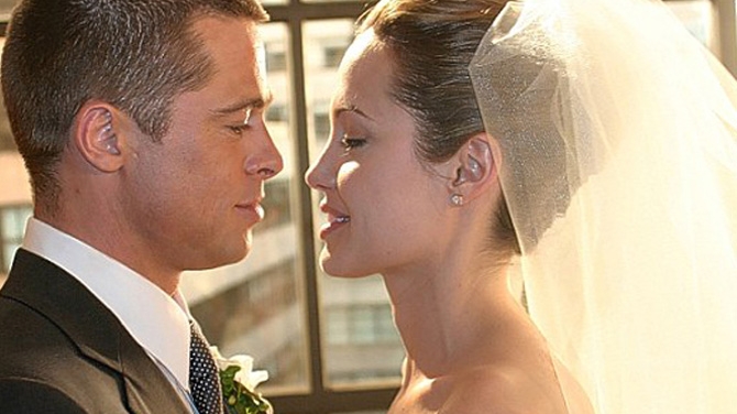 Nunta deceniului! Afla detalii incredibile despre casatoria secreta a Angelinei Jolie cu Brad Pitt!
