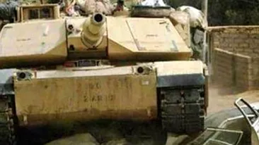 INCREDIBIL! Un autoturism a fost zdrobit de un tanc, in Constanta!