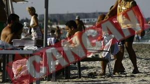 A jucat table pe bani multi, pazit de bodyguarzi