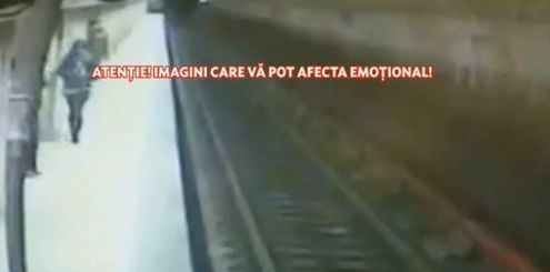 Tânăra s-a dus în capătul celălalt al peronului