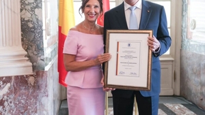Carmen Iohannis, apariție spectaculoasă la un dineu oficial! Ținuta soției președintelui României a fost creată de Maria Marinescu!