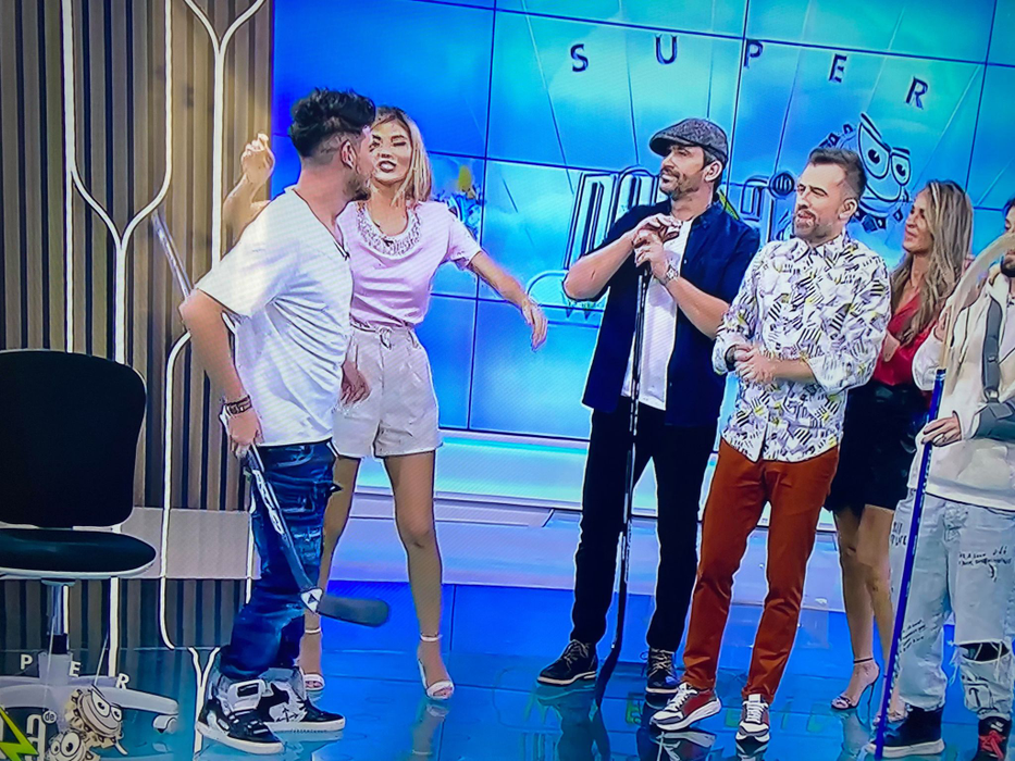 Dovada că asistenta de la „Neatza cu Răzvan și Dani” și Cuza de la „Noaptea Târziu” s-au împăcat! S-au îmbrățișat, în direct, la Tv