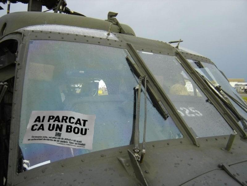 Românii au mult umor! Cele mai bune glume din online după aterizarea de urgență a elicopterului american, Black Hawk, în Piaţa Charles de Gaulle | FOTO