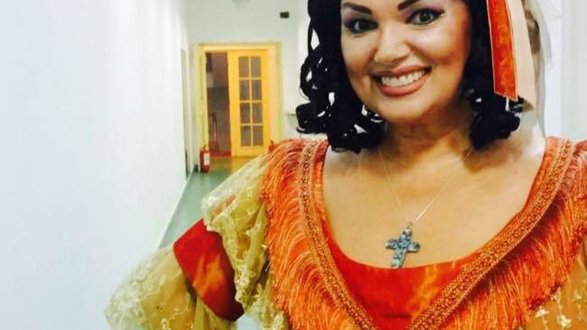 Ozana Barabancea a trecut la rochii mini, după ce şi-a tăiat stomacul! Cum arată vedeta în minijup: „Belea, zici că ai 20 de ani!”