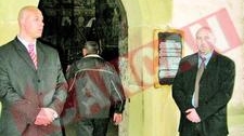 Adomnitei a facut nunta cu "gorile" la usa manastirii