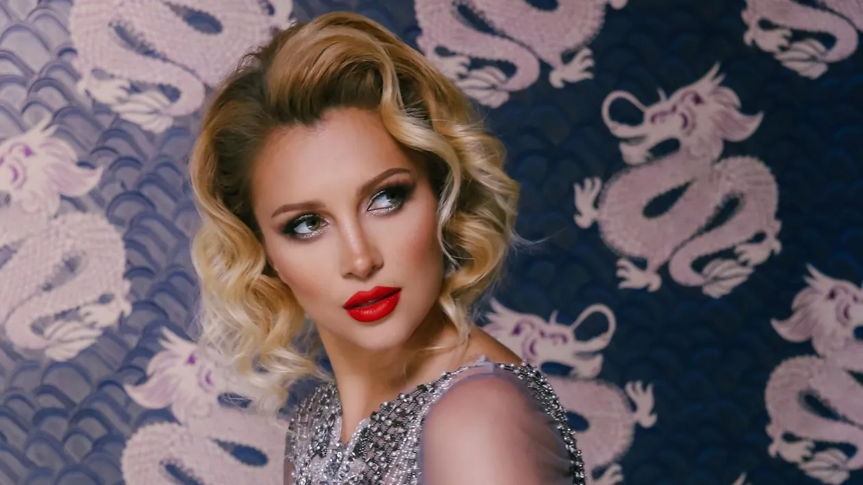 LORA, împreună cu unul dintre concurenţii de la VOCEA ROMÂNIEI! Au apărut imaginile