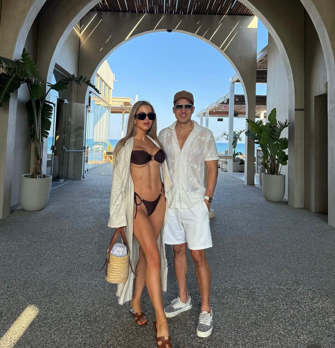 Povestea româncei care e plătită lunar să fie soție de milionar. Totul a început cu un mesaj pe Instagram: “A fost un risc”