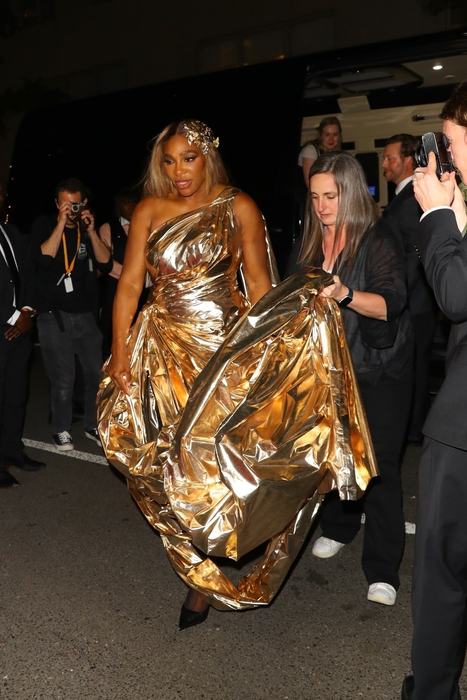 New York, NY  - Serena Williams was seen returning to the Mark Hotel after attending the Met Gala. The tennis legend made her way back to the luxurious hotel following a night at the prestigious fashion event in New York City.

BACKGRID USA 7 MAY 2024,Image: 870941260, License: Rights-managed, Restrictions: , Model Release: no, Pictured: Serena Williams