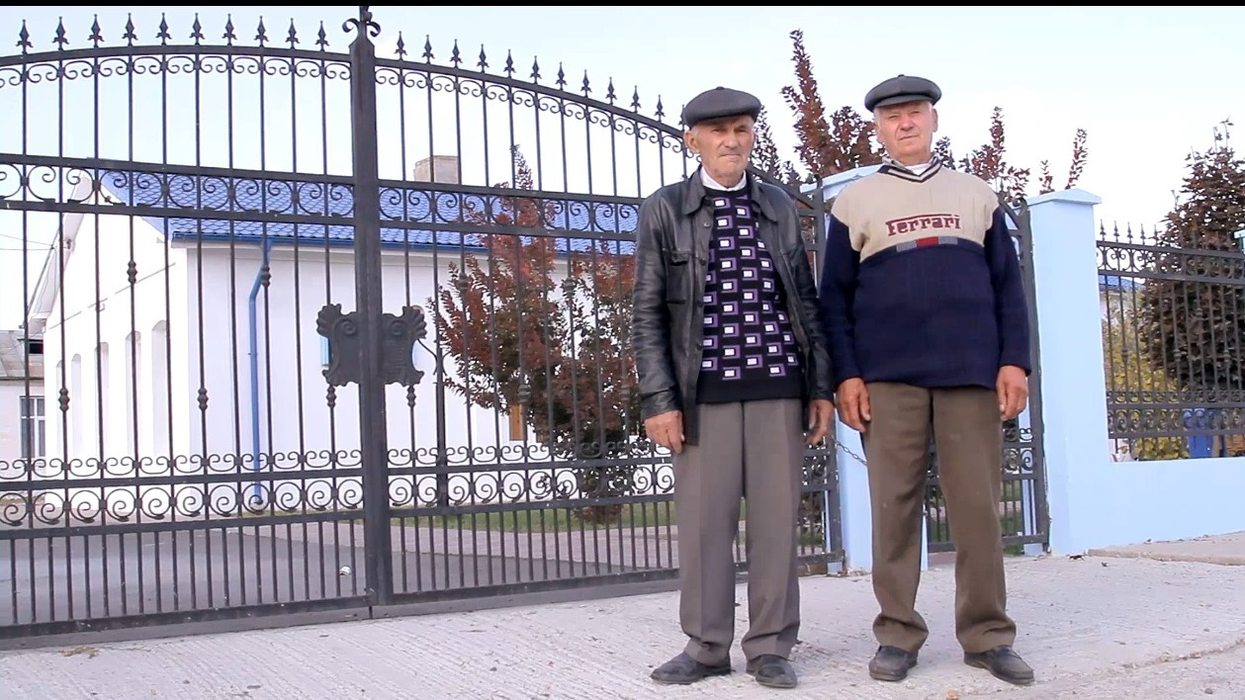 Doi dintre supravieţuitorii închisorilor comuniste, Marian Apostu şi Costică Budu