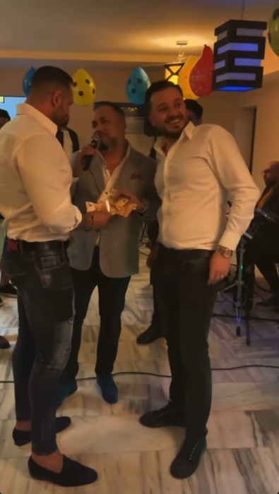 Alex Bodi, dedicații cu bani pentru Vica Blochina la Sorinel Puștiu! La câteva ore de la party, fosta balerina s-a filmat goală | FOTO