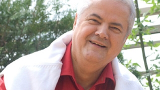 Politistii vor ridica toate armele din casa lui Adrian Nastase! Fostul prim-ministru detine aproximativ 20 de arme!