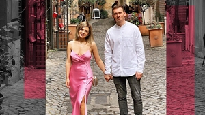 Denis Roabeș a trecut-o pe numele lui în secret! Povestea completă a căsătoriei civile dintre solistul trupei The Motans și blonda care l-a cucerit