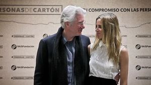 Tătic la 70 de ani! Actorul Richard Gere şi soţia lui aşteaptă al doilea copil