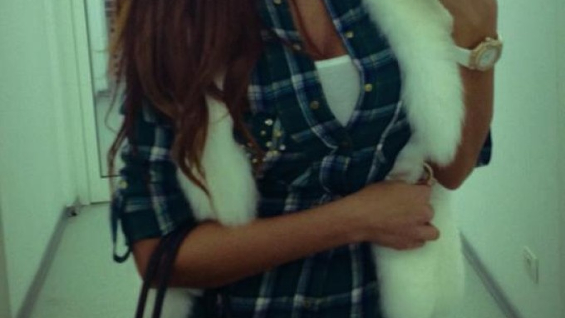 Bianca Drăguşanu s-a pozat alături de pasiunea ei ascunsă! Uite pe cine iubeşte roşcata!